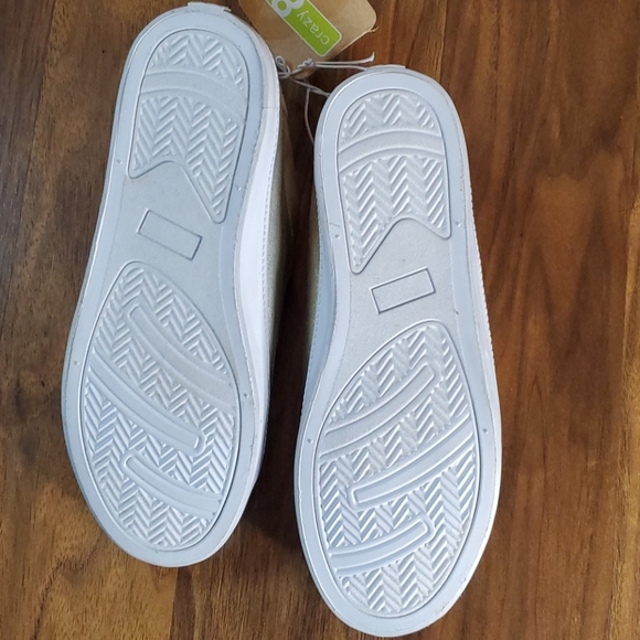 SHOES - Picture 5 of 7